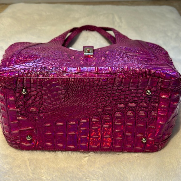 Carla Tote Melbourne hot pink magenta croc with gold plated accents. - Picture 5 of 7